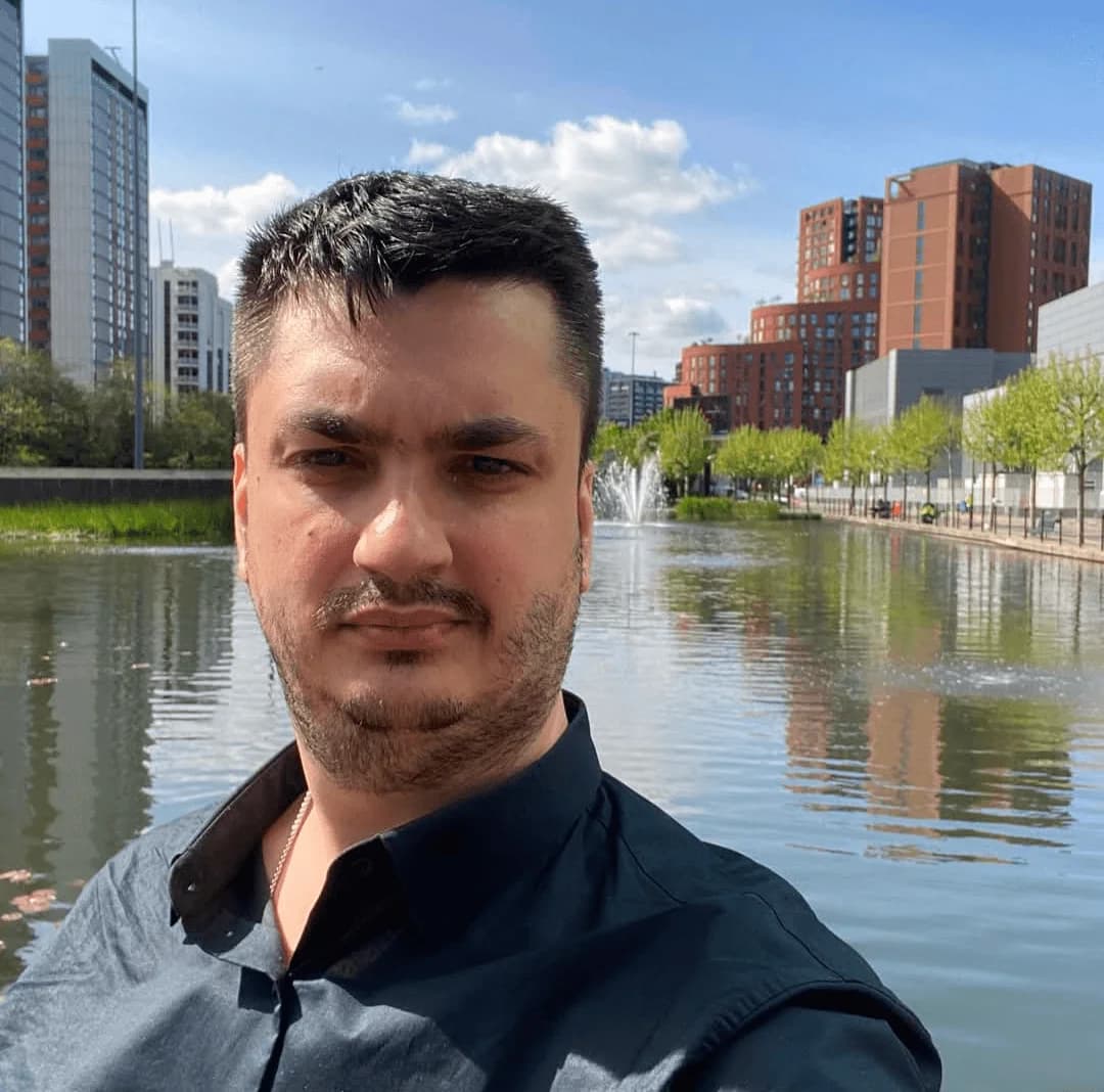 Specializat în undefined - Valentin Pascariu